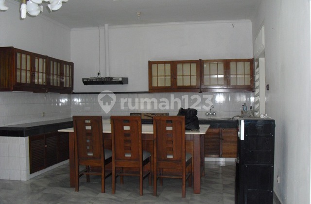 Pondok Indah , Alam Segar Dekat Pim, 1 Lantai Semi Furnished - Ruangan Luas