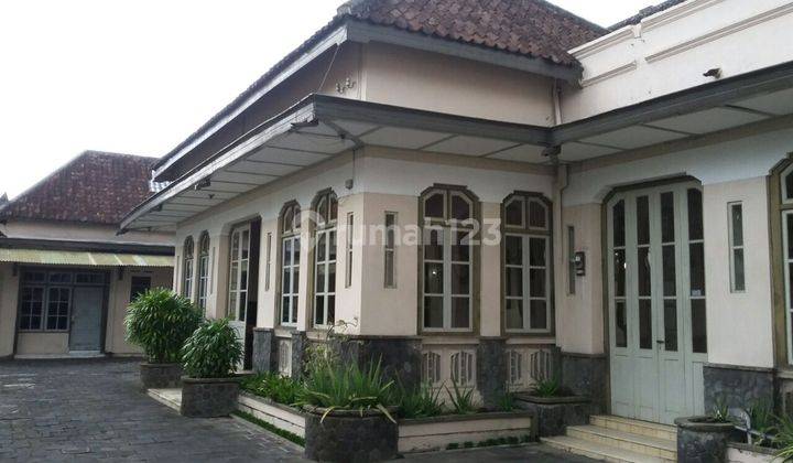 Rumah Klasik Mewah Tengah Kota Solo 1