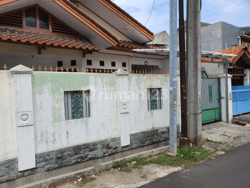 rumah asri tenang apik dan depan taman 2