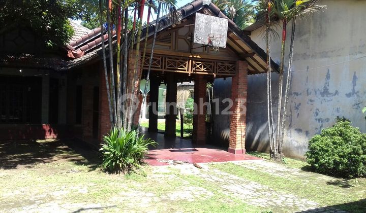 Rumah Lama dan 2 Buah Kontrakan di Pinggir Jalan Suka 2