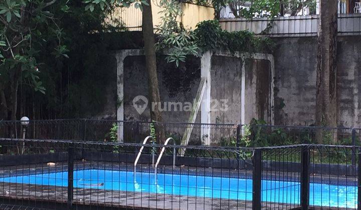 Rumah asri dan teduh dgn kolam renang dan taman luas di Ampera 1