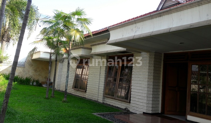 Rumah Megah Asri Nyaman Kokoh