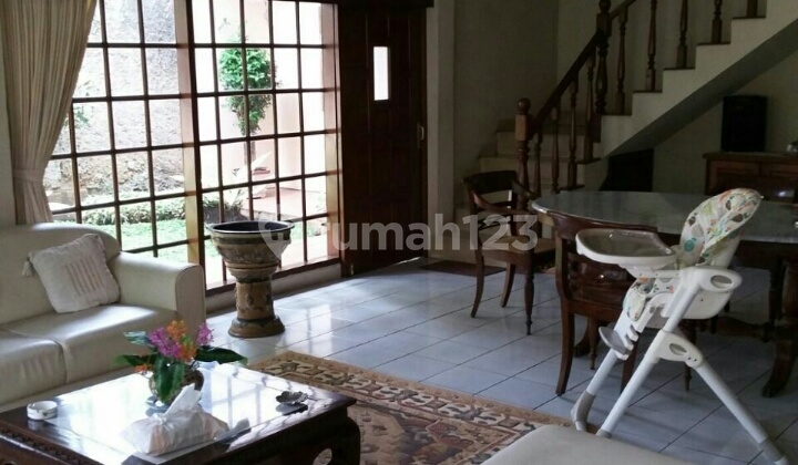 Well-maintained old house in Gegerkalong.