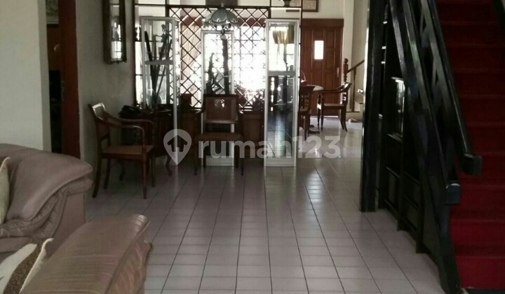 Rumah lama terawat di gegerkalong 2
