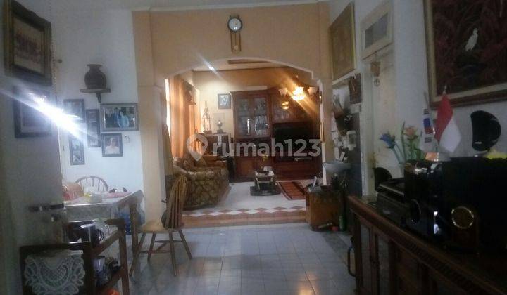 Rumah lama lokasi tenang di jl Angsana Pasar Minggu 1