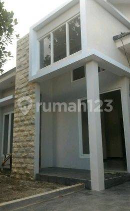 Rumah bagus model minimalis di Pondok Chandra Belimbing, Sidoarjo 1