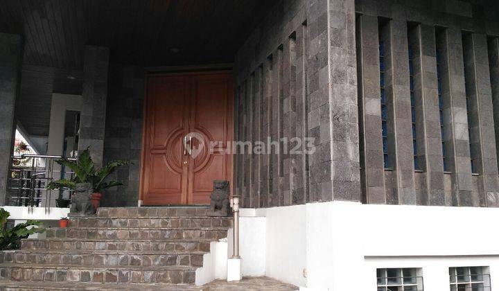 Rumah keluarga besar siap huni pusat kota bandung utara 1