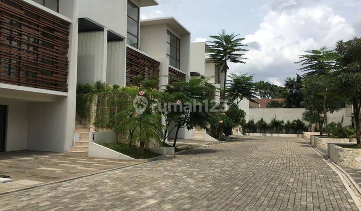 Rumah 3 Lantai Private Pool di Jeruk Purut Cilandak Jakarta  2