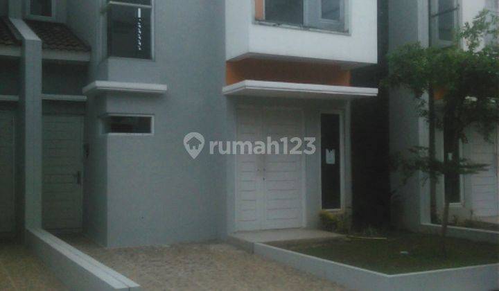 Rumah Cantik 2 lantai siap huni, bebas banjir di Bintaro 2