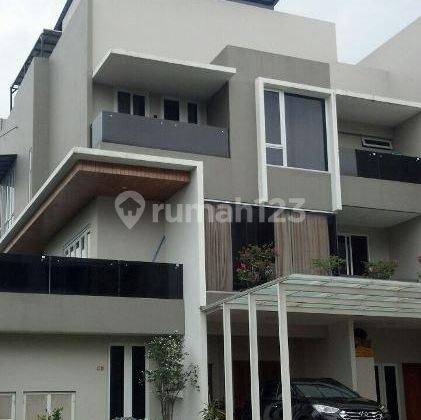 Townhouse Ekslusive Di Kemang Jakarta Selatan 1