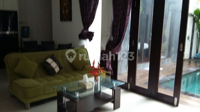 Villa  cantik Minimalis Kerobokan Badung Bali