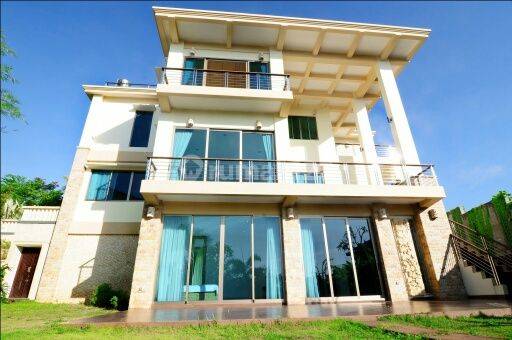 Luxurious villa in the Pecatu Graha complex, furnished, sea view, best quality building 1