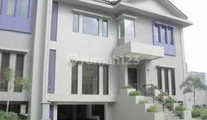 Outstanding 2 Storey House With 4 Nice BR At Cilandak Area Near To Fatmawati Mrt Station Outstanding 2 Storey House With 4 Nice BR At Cilandak Area Near To Fatmawati Mrt Station