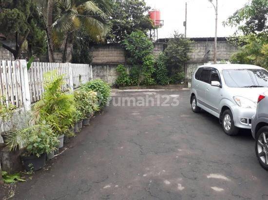 rumah lama di kebayoran lama area cidodol - cluster, hadap utara, jalan depan rumah lebar, area hunian. 2