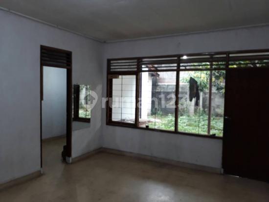 rumah lama di kebayoran lama area cidodol - cluster, hadap utara, jalan depan rumah lebar, area hunian. 2