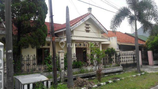 Rumah siap huni di Rungkut Asri Barat Surabaya 1