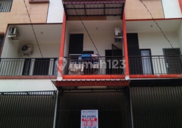 Rumah Bagus Murah di Perumahan Pakuwon Jelambar 1