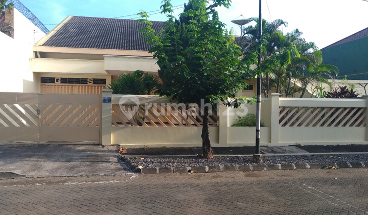 Rumah bagus solo baru, cocok buat ekspatriat.. Rumah bagus solo baru, cocok buat ekspatriat..