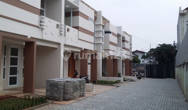 Rumah Dalam Cluster Interior Mewah Dekat Pejaten Timur 1