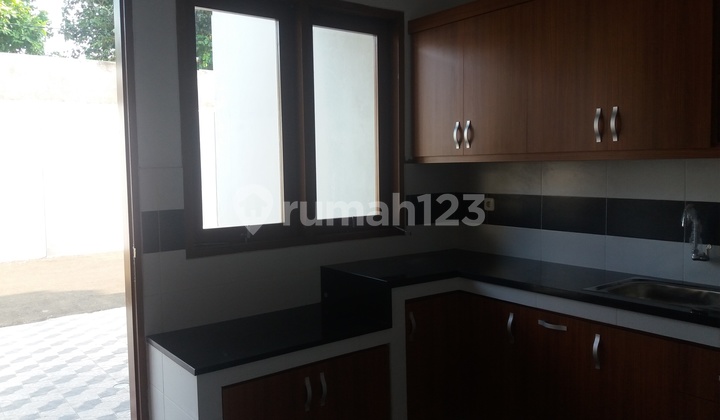 New House in Cluster Near Veteran Toll Road, Rempoa, Tangerang 2