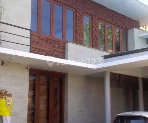 Rumah Dijual, 2 Lantai, Kolam Renang, Dekat Seminyak, Kuta, Bali 1