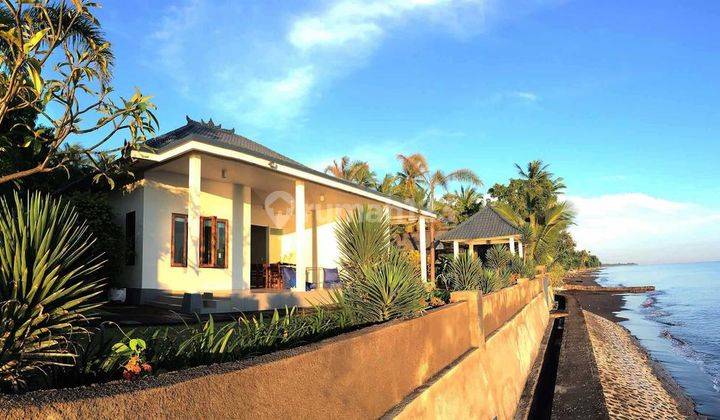 Beautiful villa facing the sea at Villa Dunia Beach Bali 1