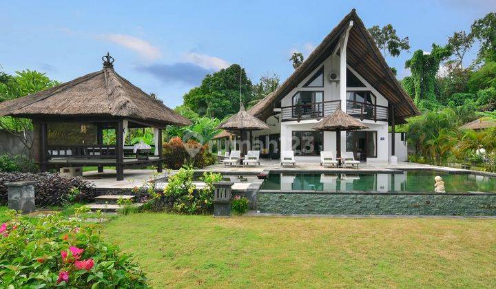 Beautiful villa facing the sea in Lovina Bali 1