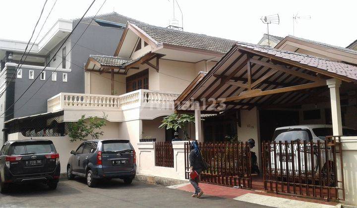 Turunnn harga!!!Rumah hoek dekat Taman di Pondok Kopi 1