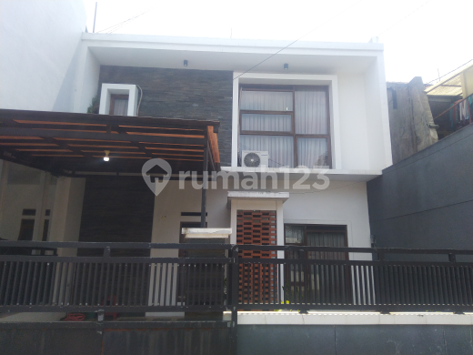 Minimalist House for Rent in Batu Indah Buah Batu