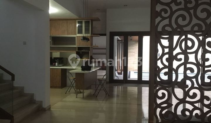Dijual Rumah 2 Lantai Dengan 5 Kamar Tidur Dan Kolam Renang di Daerah Cilandak Dijual Rumah 2 Lantai Dengan 5 Kamar Tidur Dan Kolam Renang di Daerah Cilandak