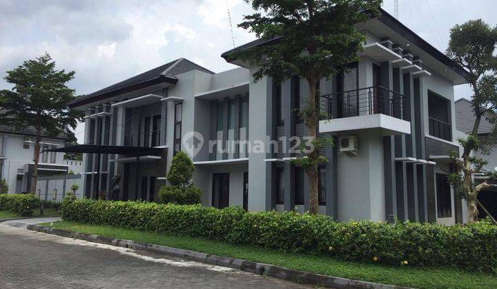 Rumah Mewah Ada Kolam Renang Pribadi dlm Perumahan Elit The Paradise Jalan Palagan 1