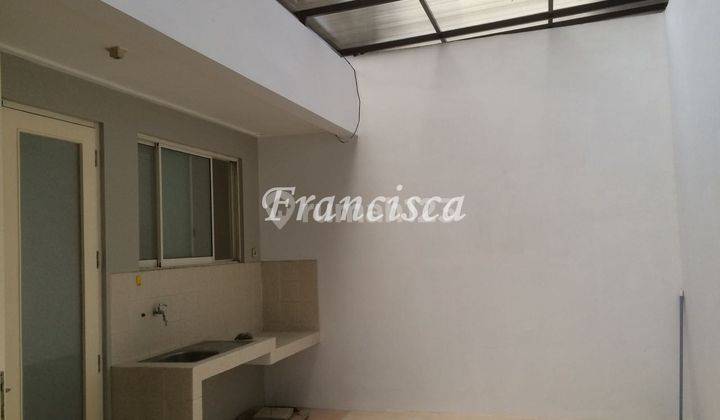 Rumah Cantik Semi Furnished D I S E W A di Puri Mansion 2