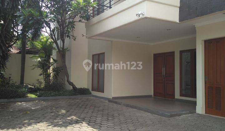 Rumah Siap Huni di Kemang. Ada Pool, Semi Furnish 2