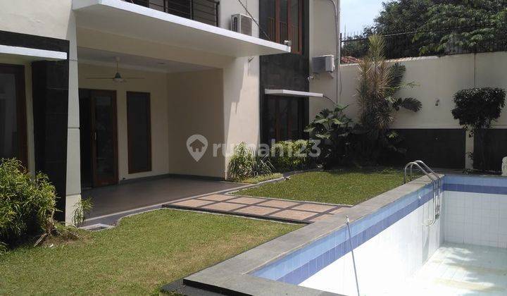 Rumah Siap Huni di Kemang. Ada Pool, Semi Furnish 1