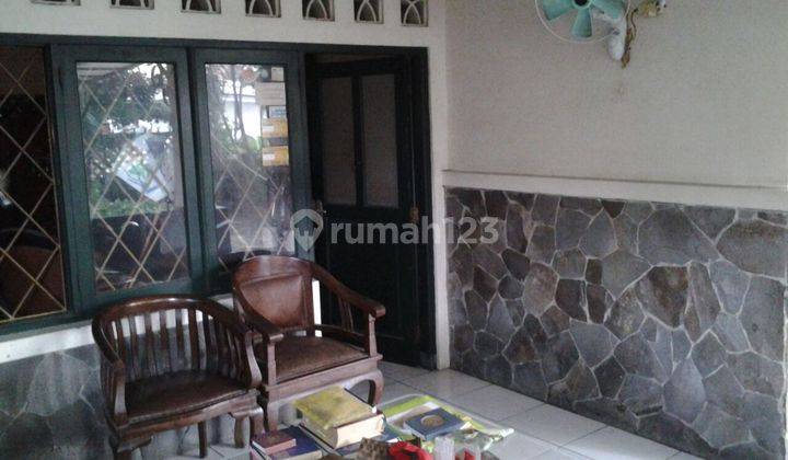 Rumah lama  terawat di lokasi strategis Kebayoran Lama 1