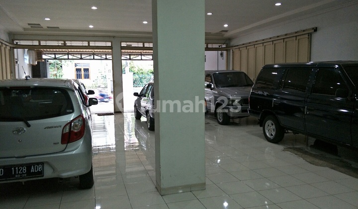 Residential and Commercial Space, bustling and suitable for various businesses, especially automotive. 2