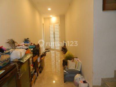 Dijual Rumah Modern di Antasari Lingkungan Tenang Dekat Kemvilage 2