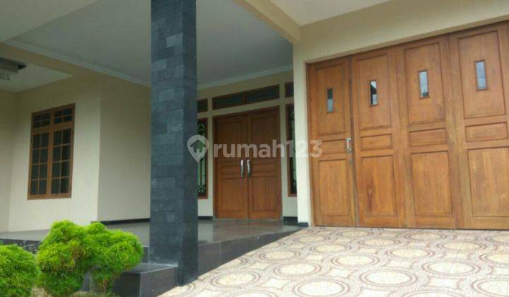 RUMAH MEWAH KOLAM RENANG 2