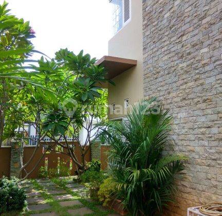 Rumah terawat lokasi bagus. Green Garden Jakarta barat 1