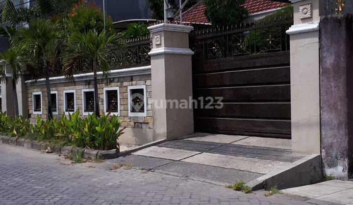 Rumah 2 lantai ada carport dan garasi di Jalan Dempo Surabaya 1