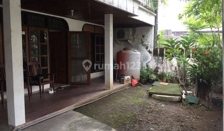 Rumah bangunan lama hadap selatan di Darmo Permai Utara Surabaya 2