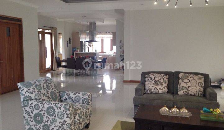 Rumah 2 Lantai Bagus Semi Furnished Sertifikat Hak Milik di Dago, Bandung 2