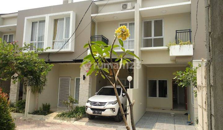 Rumah 2 Lantai Full Furnished Kpr 0 Di Town House Tenang Bebas Banjir 1