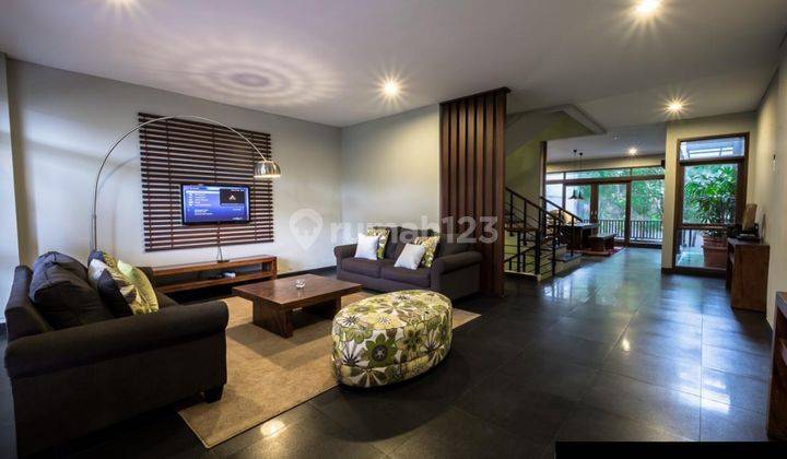 Rumah Minimalis Furnished Sangat Bagus di Setra Duta, Bandung 1