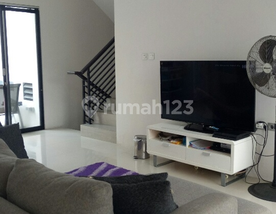 Discovery Bintaro, Bangun Sendiri dengan swimmingpool Discovery Bintaro, Bangun Sendiri dengan swimmingpool