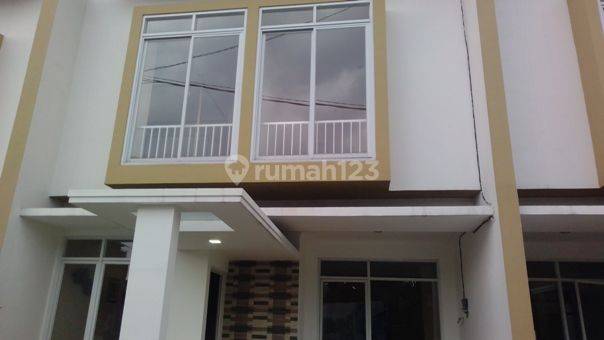 Rumah Town House Full Furnish Bintaro Japos Pinggir Jalan 2