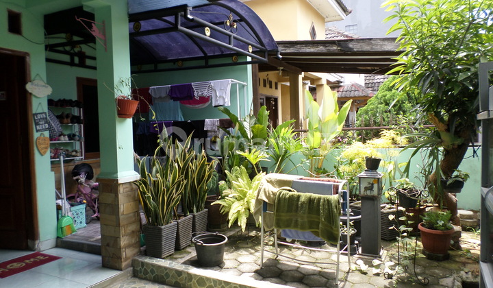 RUMAH NYAMAN DAN ELEGAN DI KOMPLEK PARAKAN ASRI