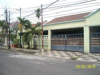 Rumah di Nginden Intan  Timur, Bagus, Terawat, Row Jalan Lebar, Tidak Banjir, Siap Huni, Bisa untuk kantor 1