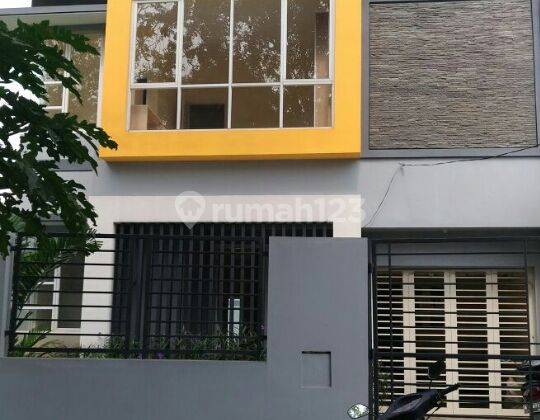 Rumah minimalis 2 lt  Melati Mas 1