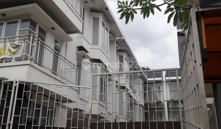 Town House Melrose  2 lantai, Unfurnished dan terawat di Cilandak 1